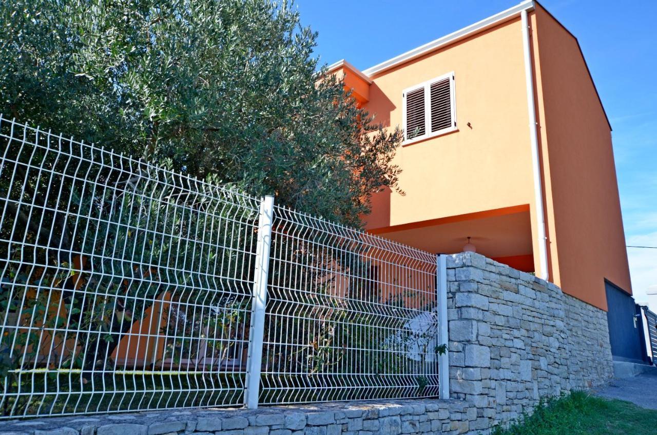 Apartments Petra Near Beach Veruda Exterior photo